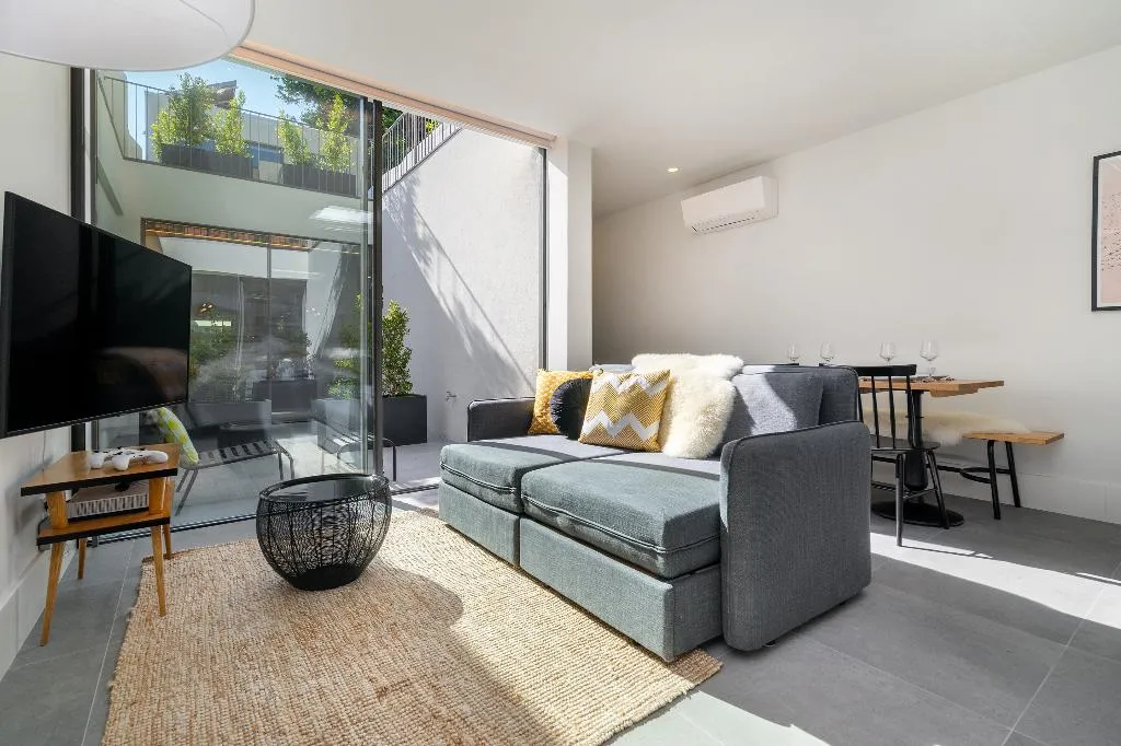 HOME EIGHT BEDROOMS WITH MORE THAN THREE BATHROOMS Room, Canto De Luz, Porto