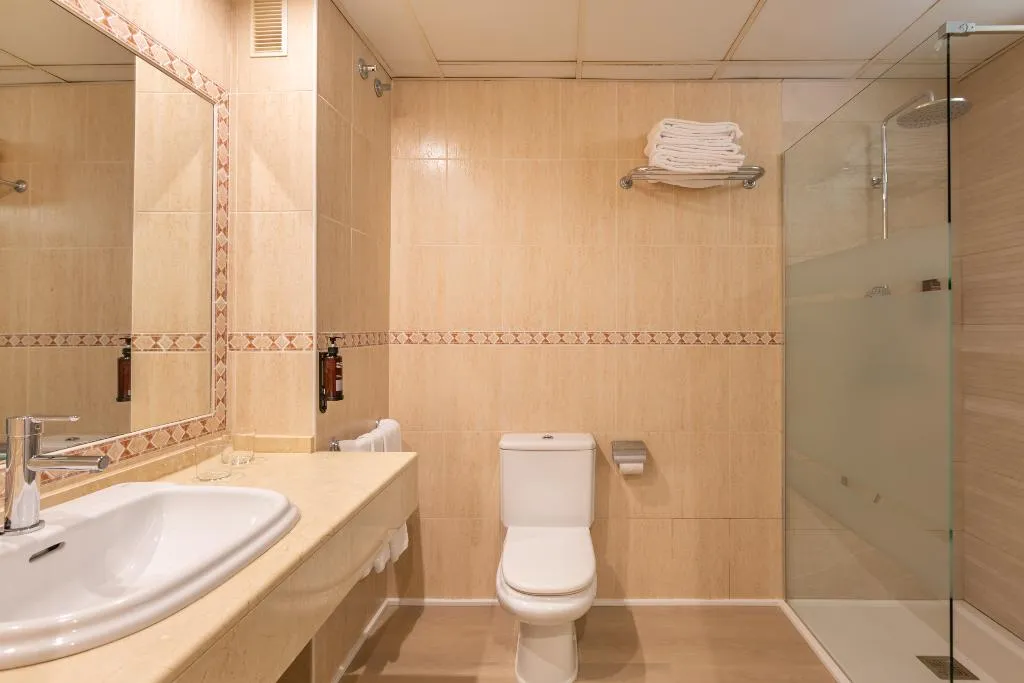 QUADRUPLE STANDARD Room, Hotel Parasol by Dorobe, Costa Del Sol