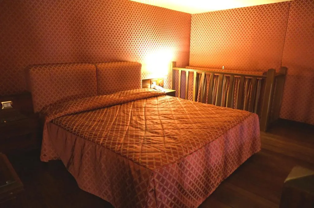 Room, Hotel Prince Galles, Rome