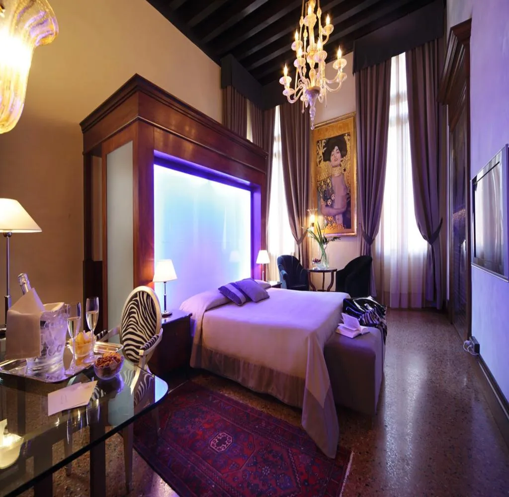 SUITE CANAL VIEW Room, Liassidi Palace, Venice