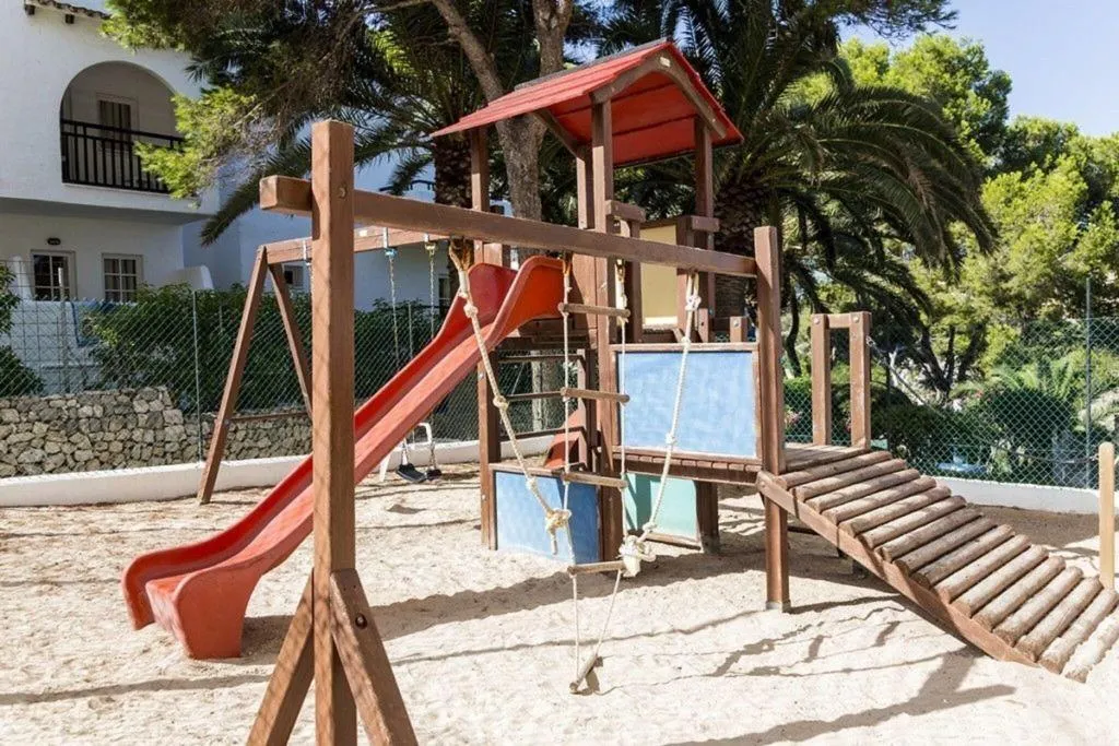 Sports and Entertainment, Cala Ferrera, Majorca