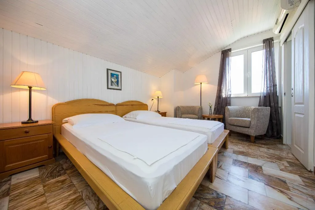TWIN SEA VIEW Room, Guest House J&J, Dubrovnik