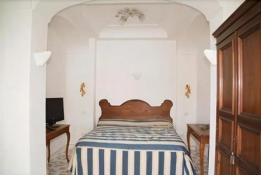 Room, La Maliosa D' Arienzo, Naples