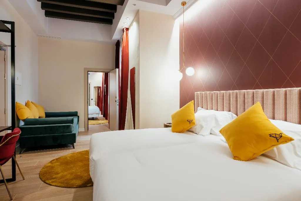 FAMILY ROOM TWO BEDROOMS TWO BATHROOMS Room, Cetina Sevilla, Seville