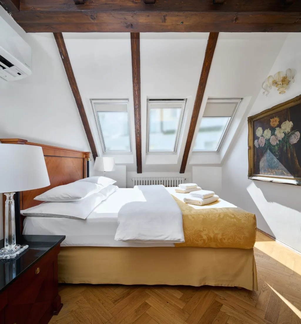 SUITE TWO BEDROOMS TWO BATHROOMS Room, Residence Leon D'Oro, Prague