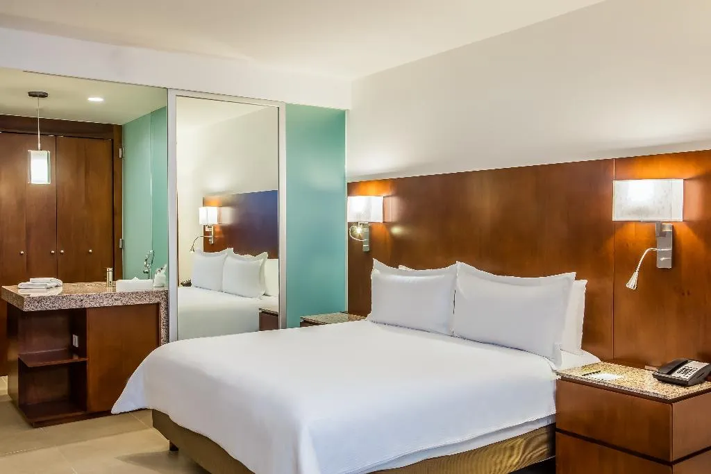 Room SUPERIOR KING BED Room, Fiesta Inn Playa del Carmen, Playa Del Carmen