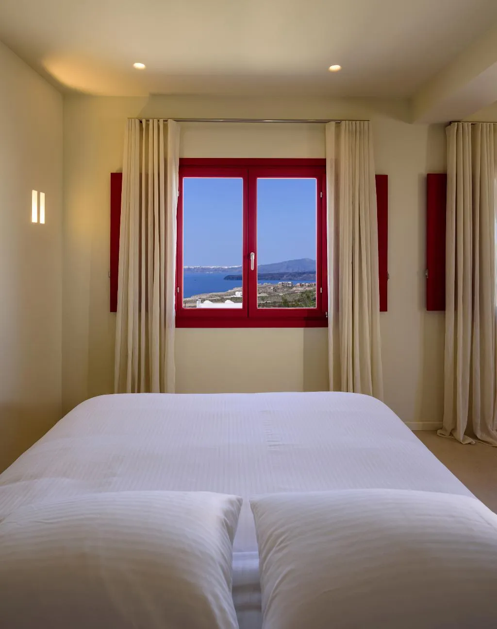 SUITE SEA VIEW WITH PRIVATE POOL Room, Potnia Theron Suites, Santorini