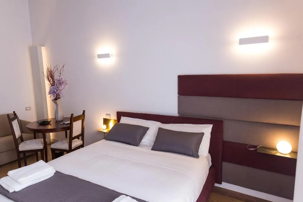 Room, Savoy Riviera, Naples