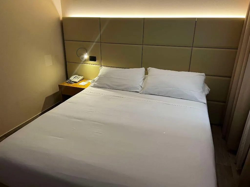 Room, Best Western Cavalieri della Corona, Milan