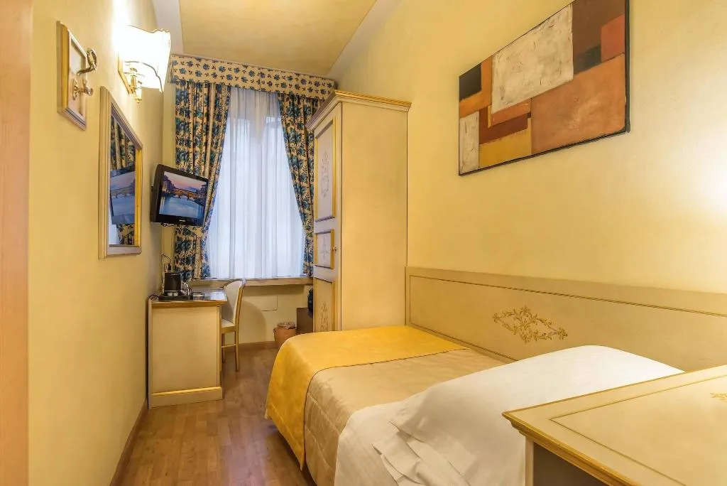 SINGLE STANDARD Room, Alba Palace, Florence