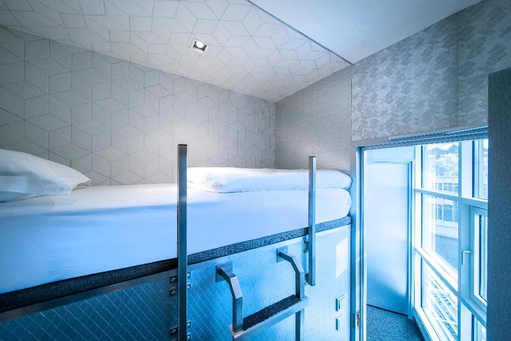 SINGLE BASIC Room, Diamond Capsule Hotel Amsterdam South, Amsterdam