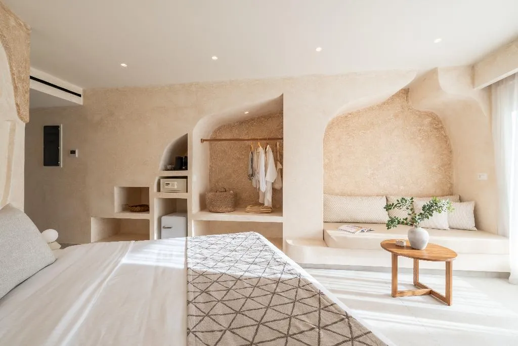 JUNIOR SUITE DELUXE POOL VIEW Room, Heyday Luxury Suites, Santorini