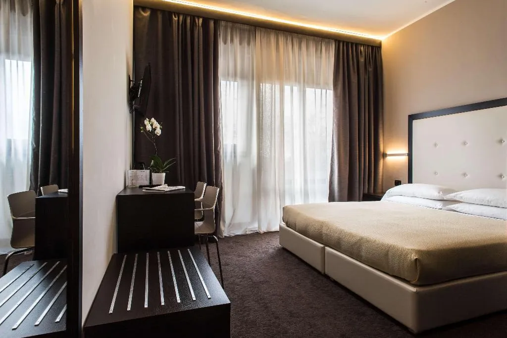 Room, Mirage, Florence
