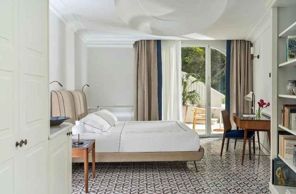 Room, Borgo Santandrea, Naples
