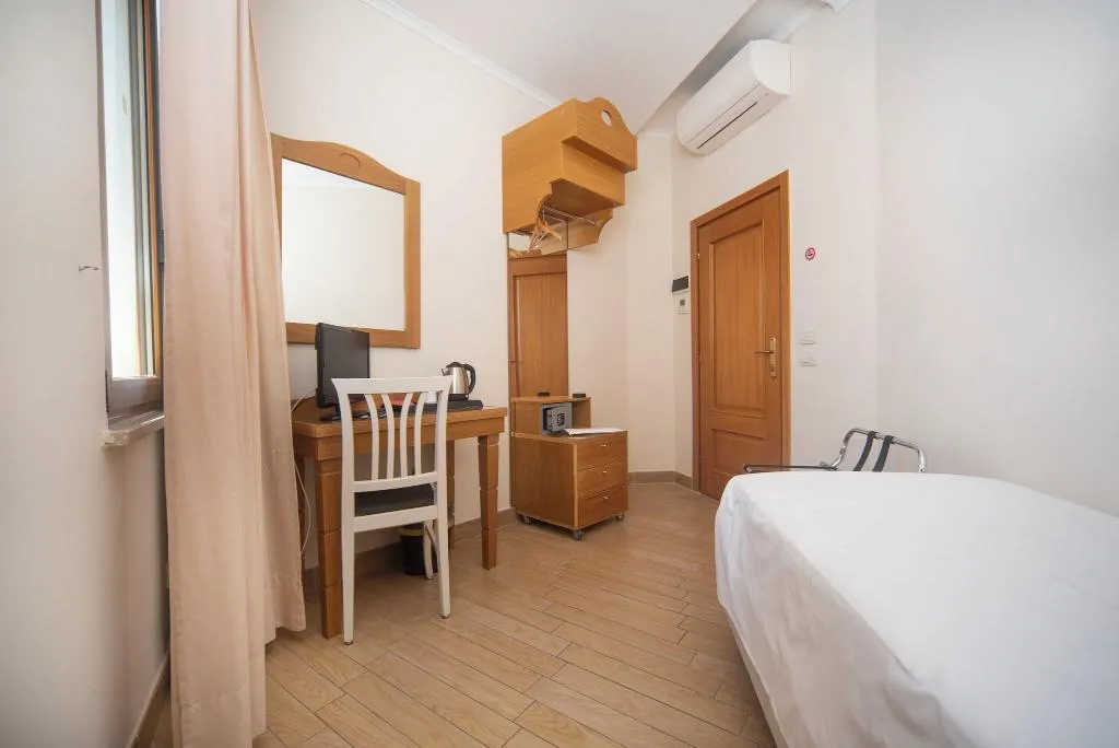 SINGLE CLASSIC Room, Tourist, Naples