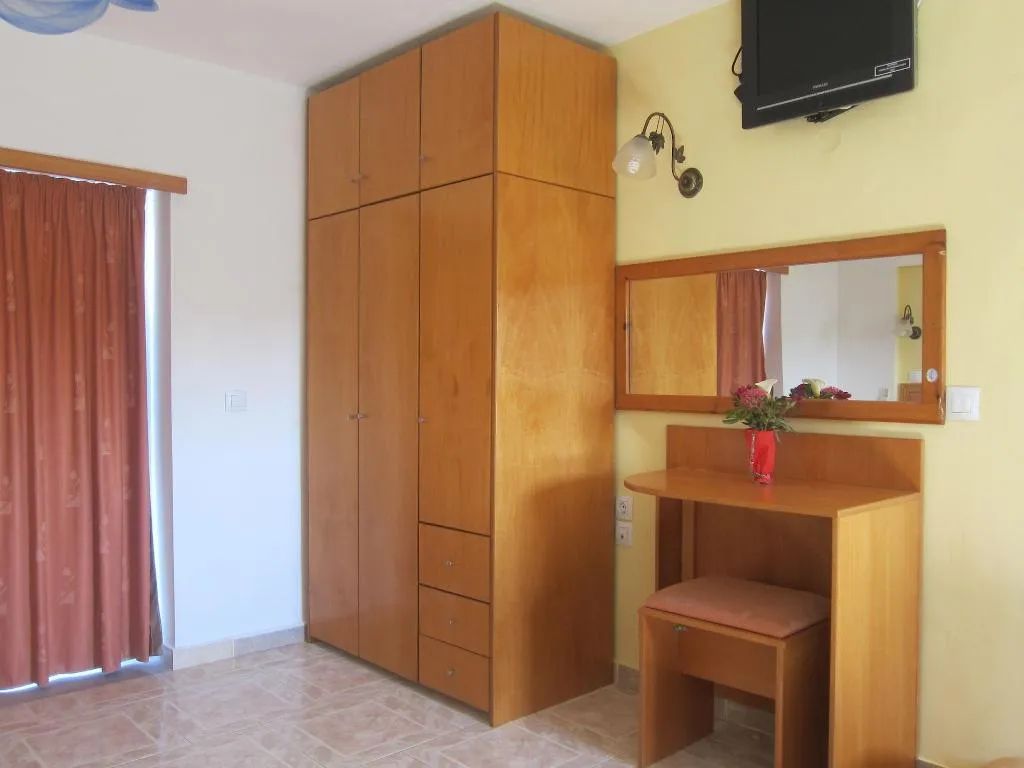 Room, Baladinos Apartments, Crete