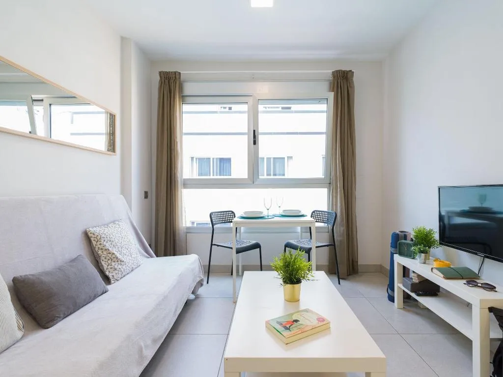 Room, Tusity Yeah, Gran Canaria