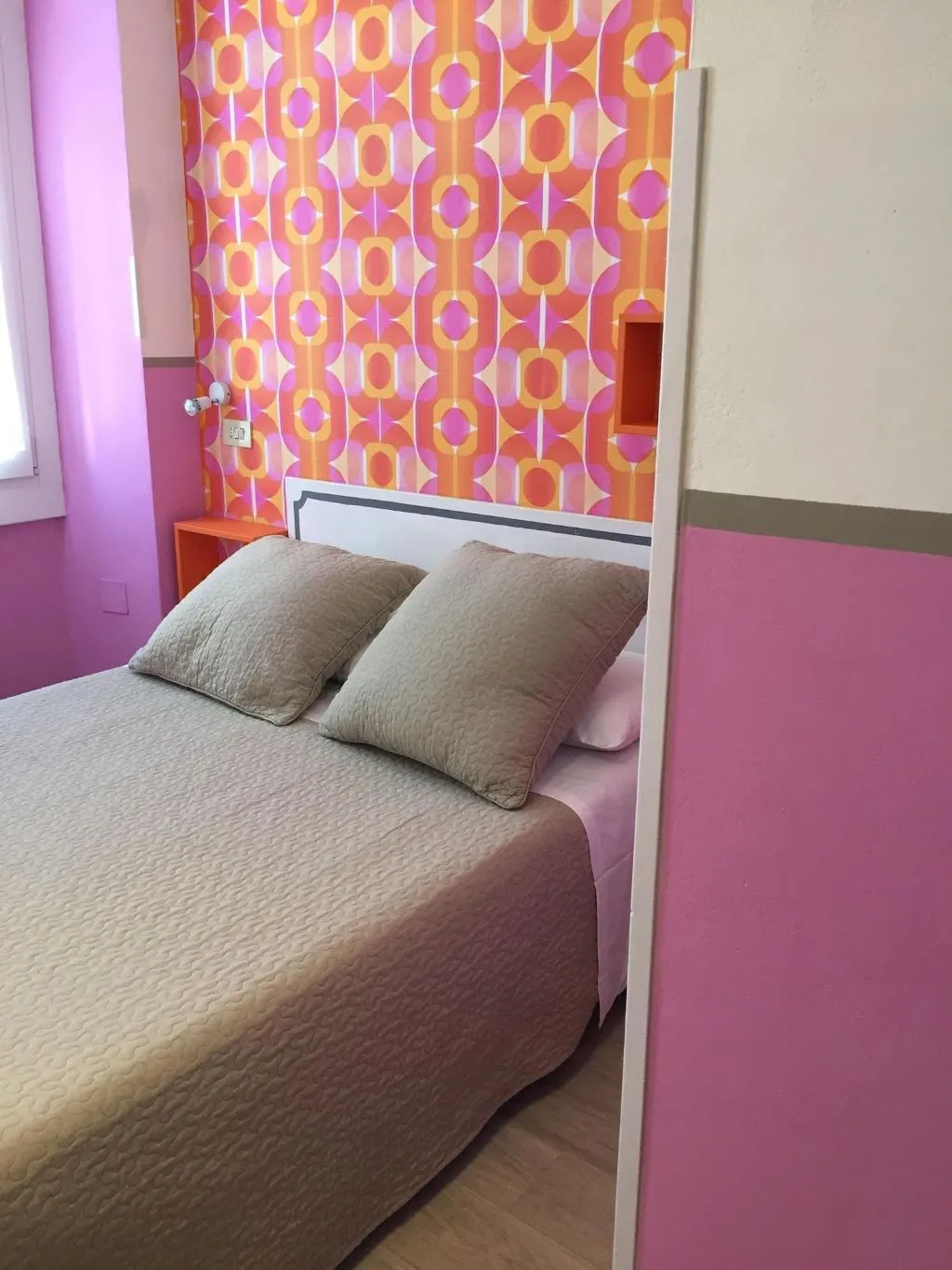 Room, Nella, Florence
