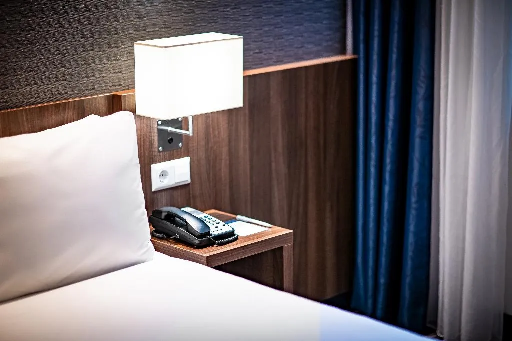 DOUBLE NON SMOKING Room, Holiday Inn Express Amsterdam Schiphol, Amsterdam