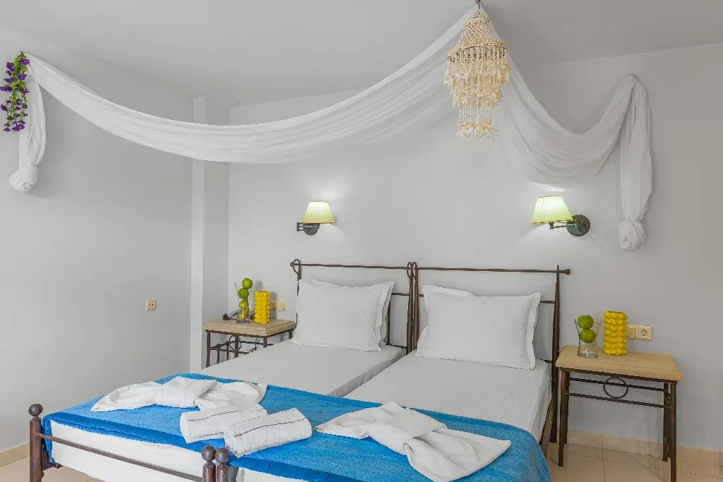 STUDIO ECONOMY Room, Golden Bay Apartments-Garden Haven, Crete