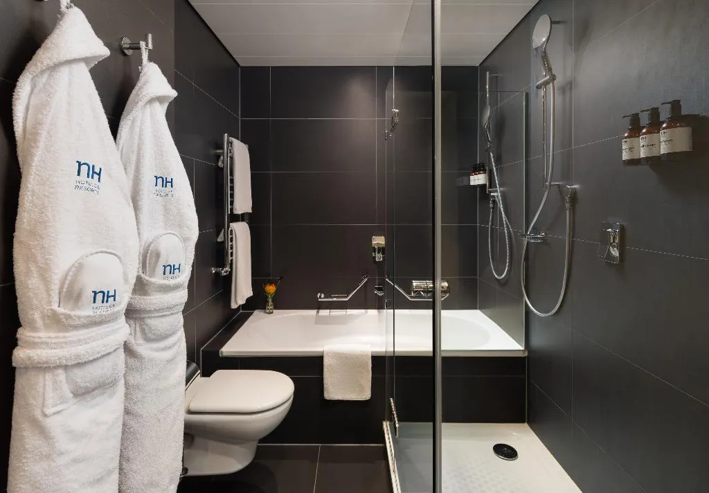 DOUBLE SUPERIOR Room, NH Amsterdam Zuid, Amsterdam