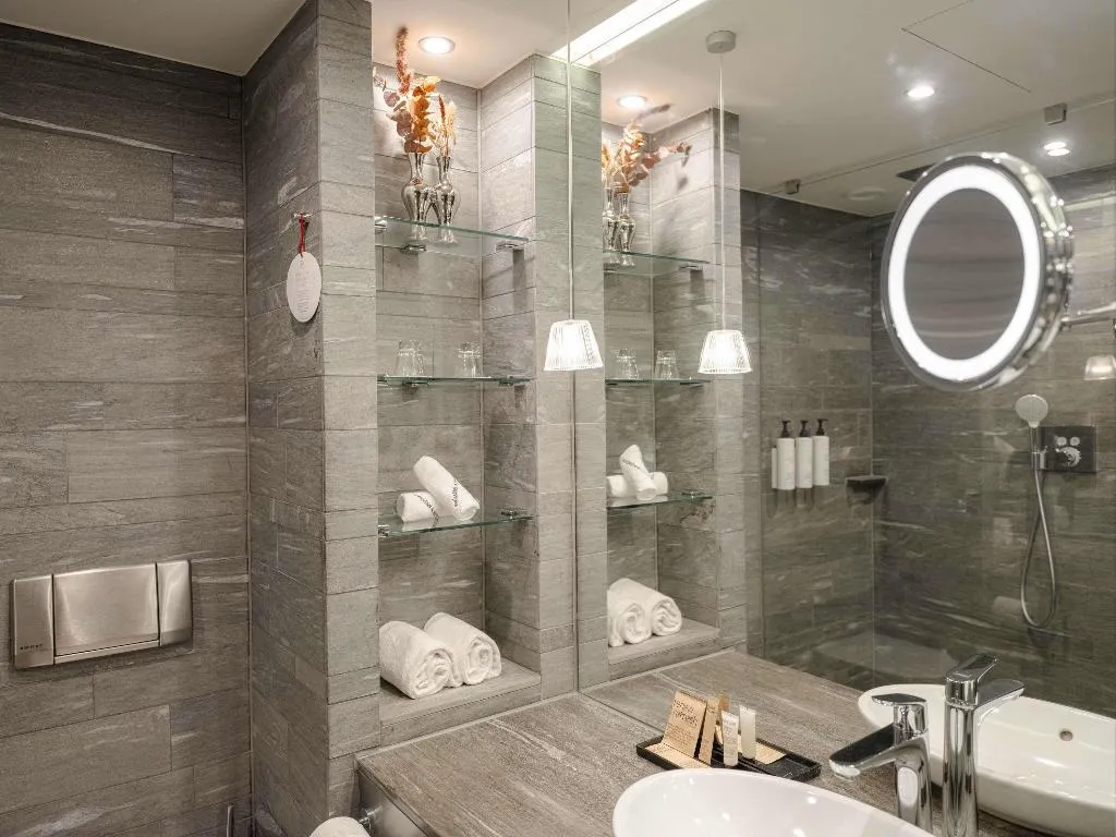DOUBLE PREMIUM KING BED Room, Swissotel Amsterdam, Amsterdam