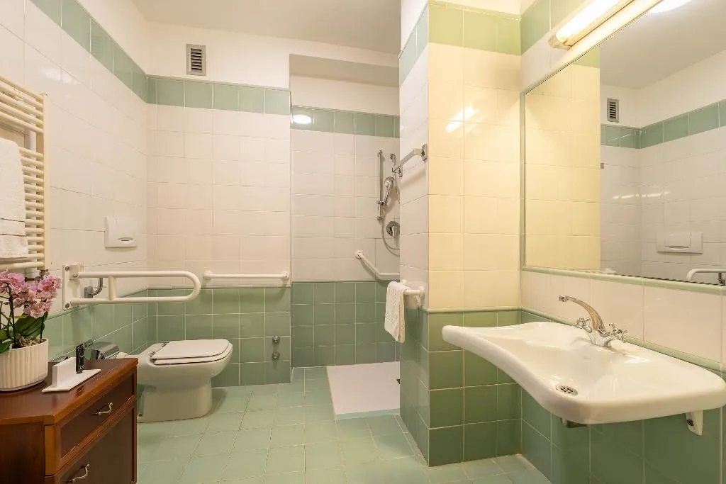 TRIPLE STANDARD Room, Hotel Raffaello, Milan