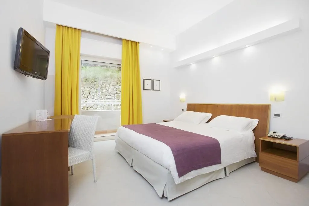 TRIPLE CLASSIC Room, Art Hotel Gran Paradiso, Naples