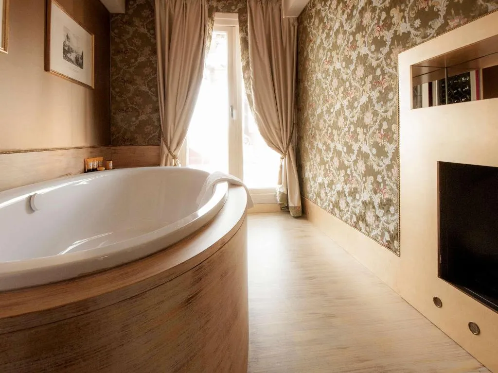 SUITE EXECUTIVE KING BED Room, Papadopoli Hotel Venezia - MGallery Collection, Venice