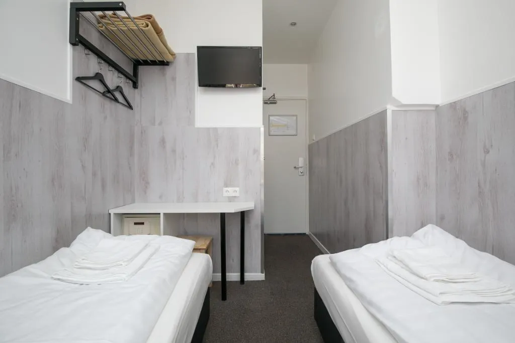 TWIN BASIC Room, Trianon Hotel, Amsterdam