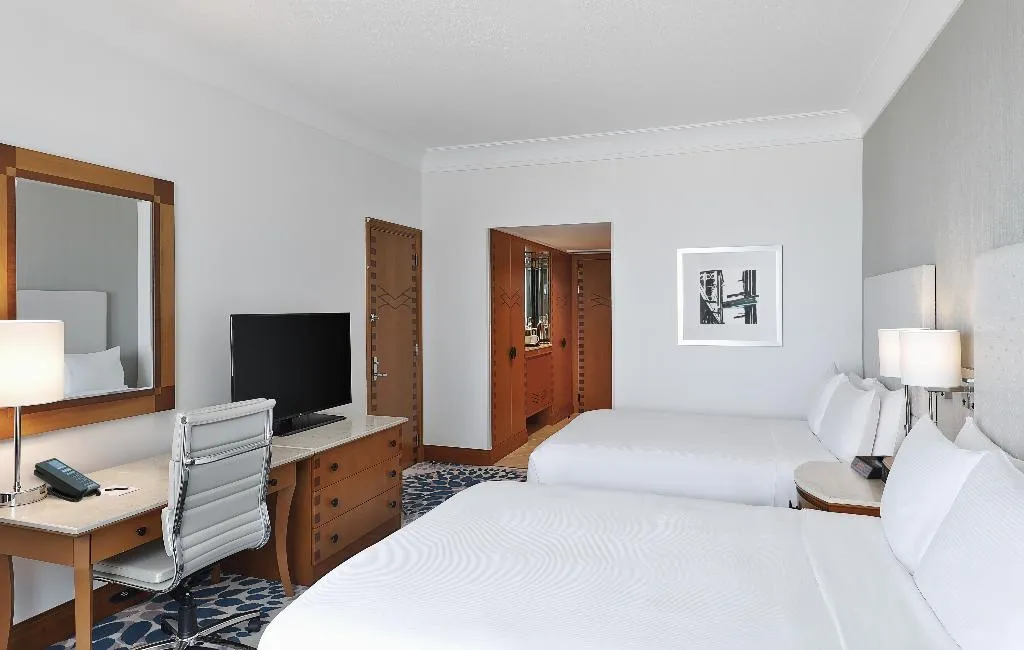 DOUBLE EXECUTIVE TWO QUEEN BEDS Room, Hilton Dubai Jumeirah, Dubai