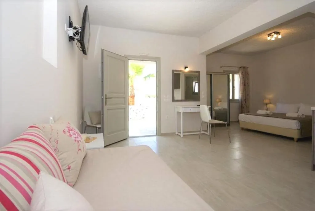 Room, Alafouzos Studios, Santorini