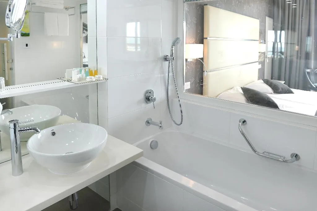Double or Twin SUPERIOR Room, Palm Beach Hotel & Bungalows, Cyprus