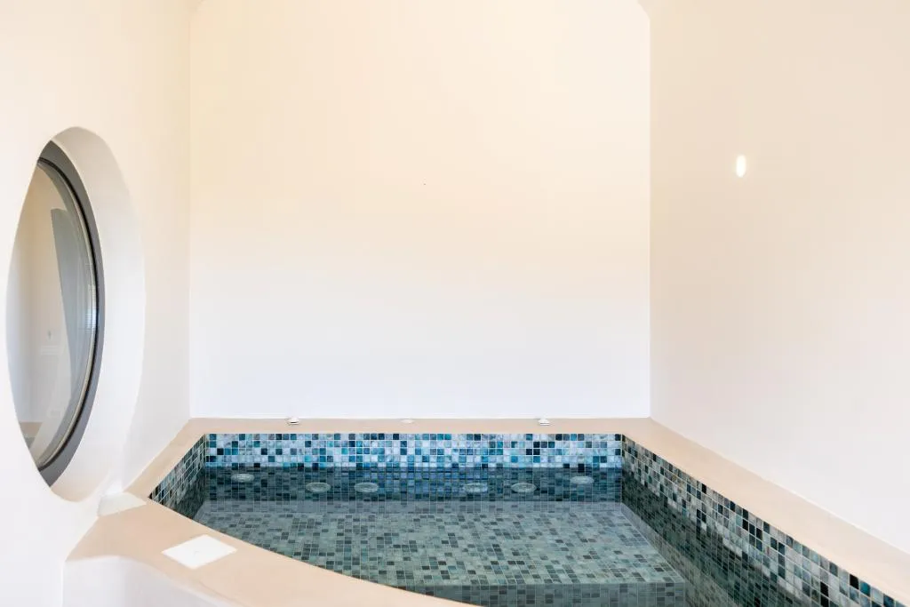 SUITE WITH JACUZZI Room, Hotiday Santorini Mesaria, Santorini