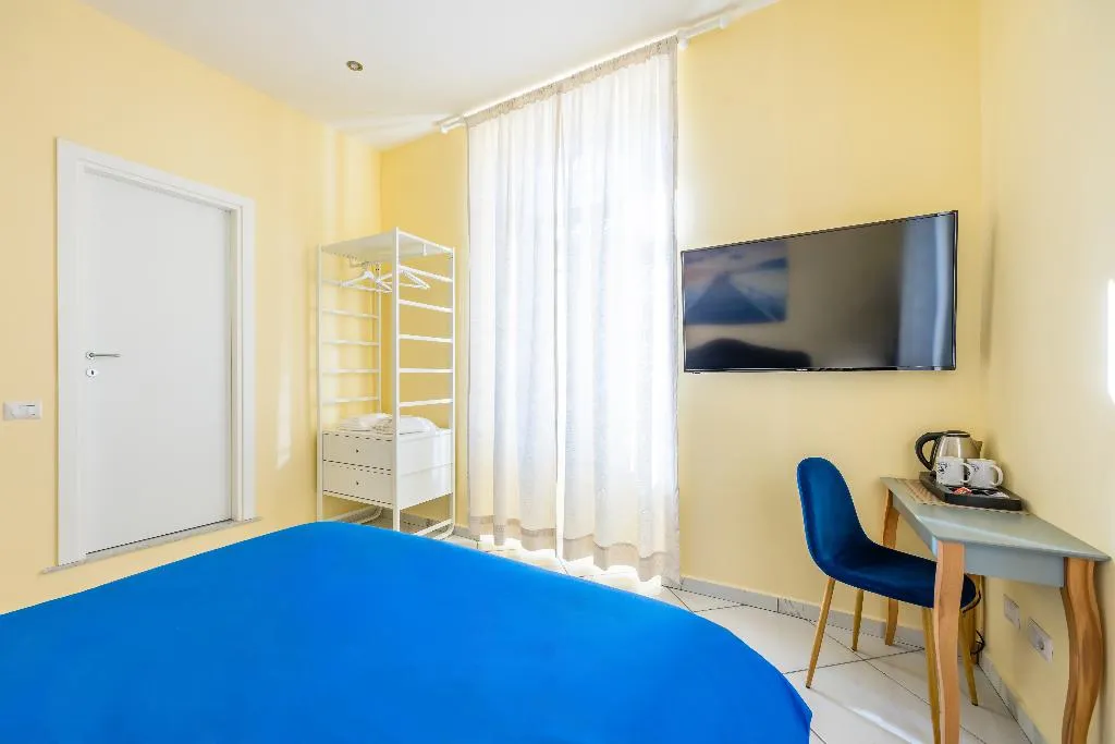 QUADRUPLE CLASSIC Room, La Casa Di Bruno, Naples