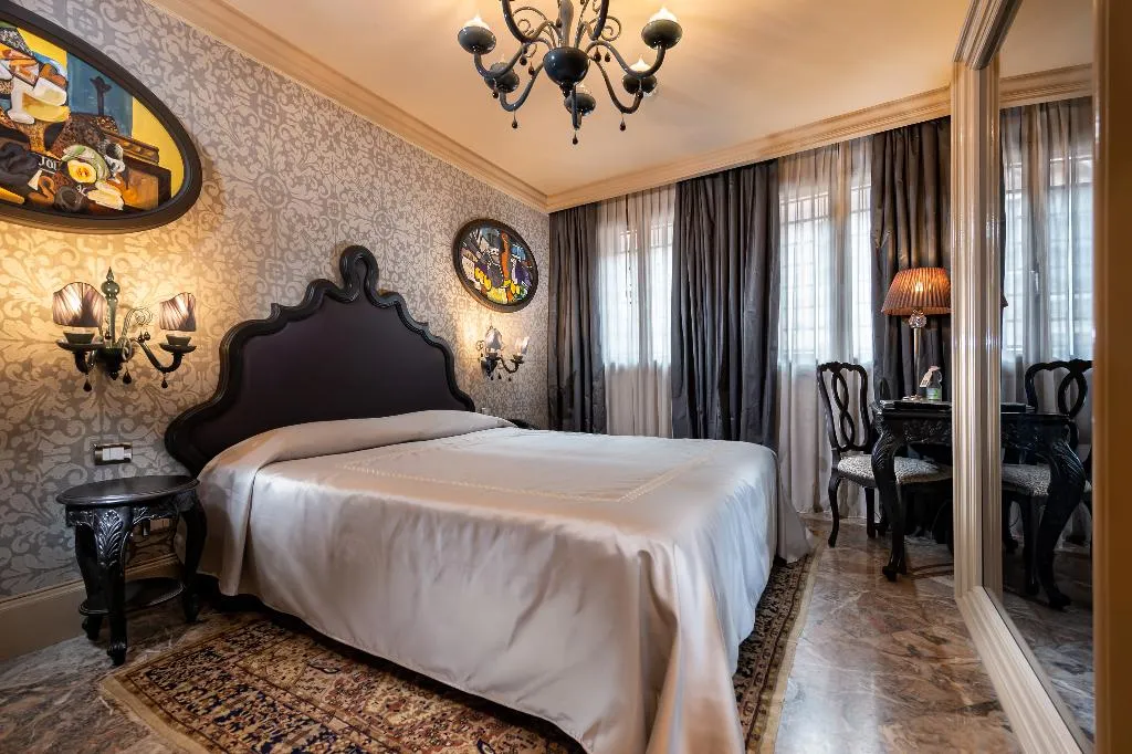 Double or Twin SUPERIOR Room, Palazzetto Madonna, Venice