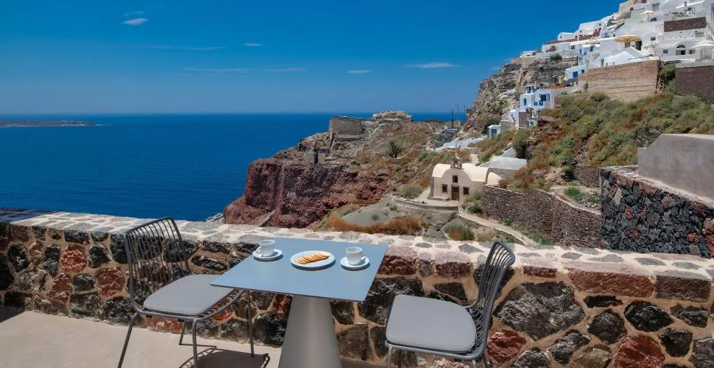 JUNIOR SUITE WITH JACUZZI Room, Old Castle Oia by Mr and Mrs White, Santorini