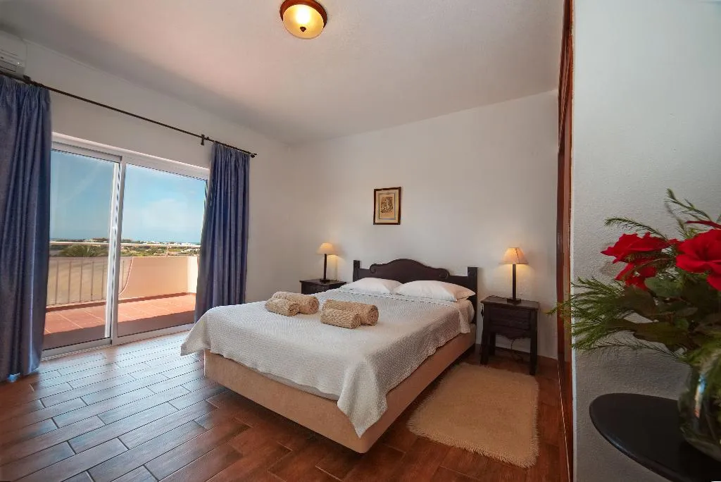 VILLA THREE BEDROOMS Room, Parque Monte Verde, Algarve
