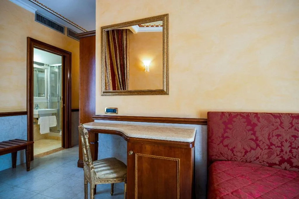 TWIN NON SMOKING Room, Clarion Collection Hotel Principessa Isabella, Rome