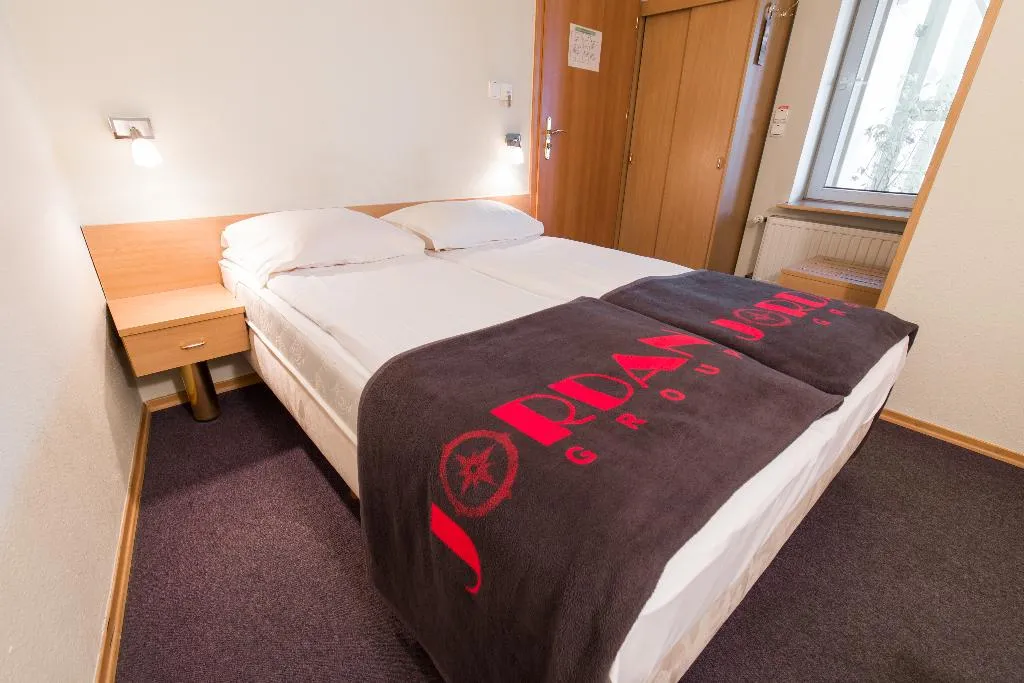 DOUBLE SINGLE USE ECONOMY Room, Jordan Guest Rooms, Krakow