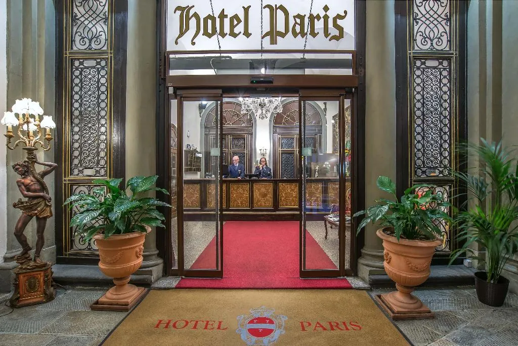 Lobby, Paris, Florence