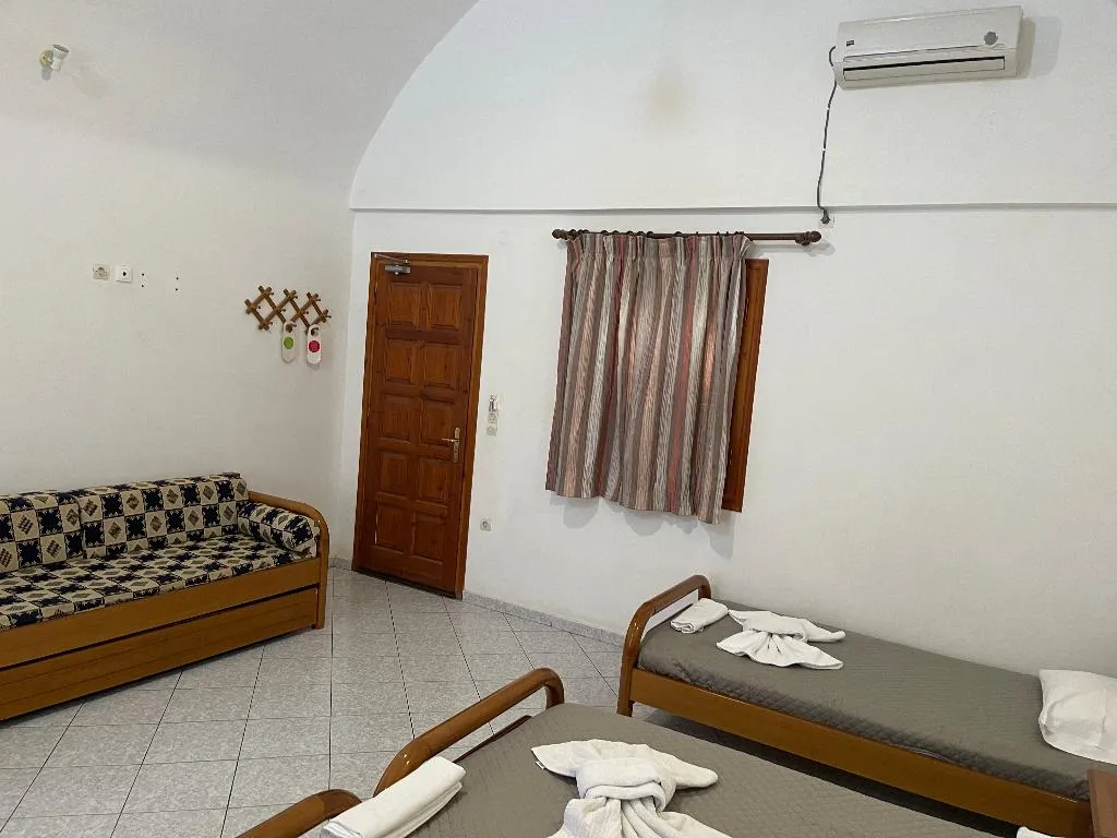 TRIPLE CLASSIC Room, Tarelis Apartmens Studios, Santorini