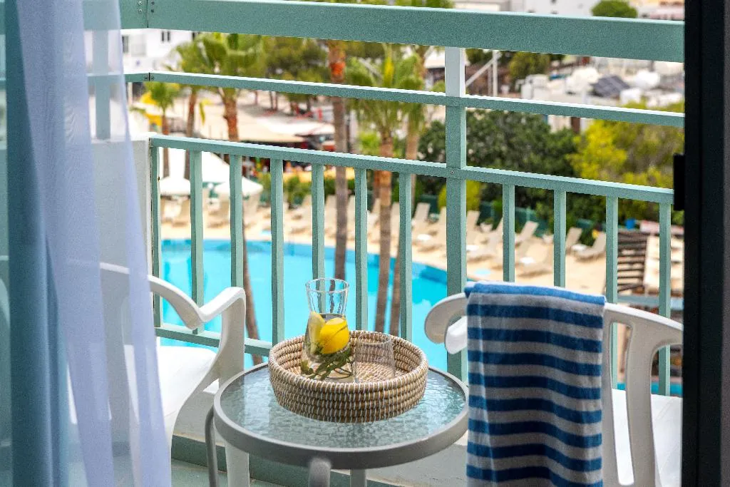 SINGLE POOL VIEW Room, Antigoni, Cyprus
