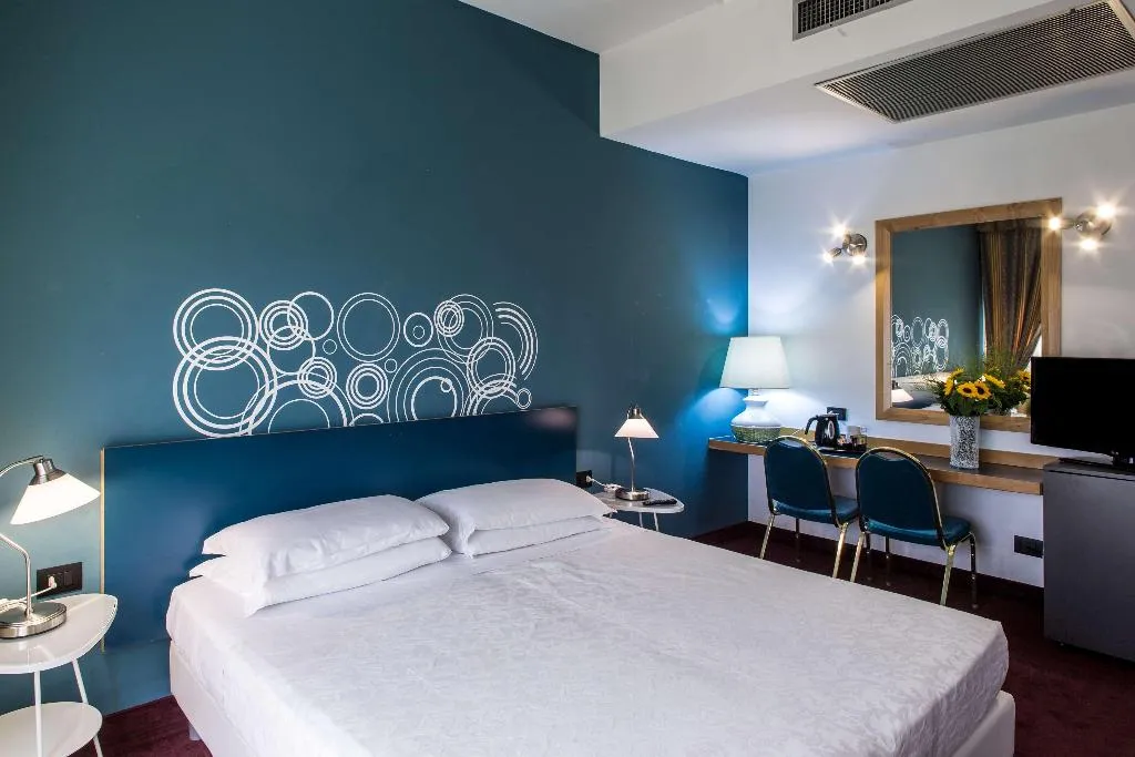 Room, Mirage, Florence