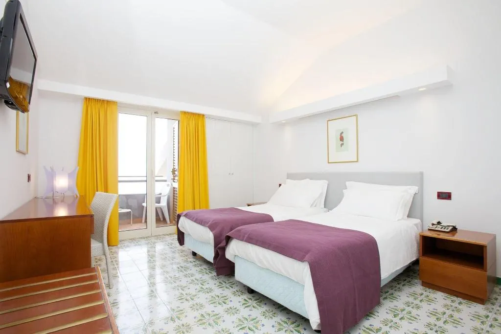 TRIPLE CLASSIC Room, Art Hotel Gran Paradiso, Naples