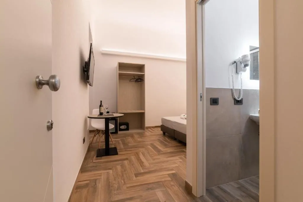 Room, B B Lorenzo De Medici, Florence