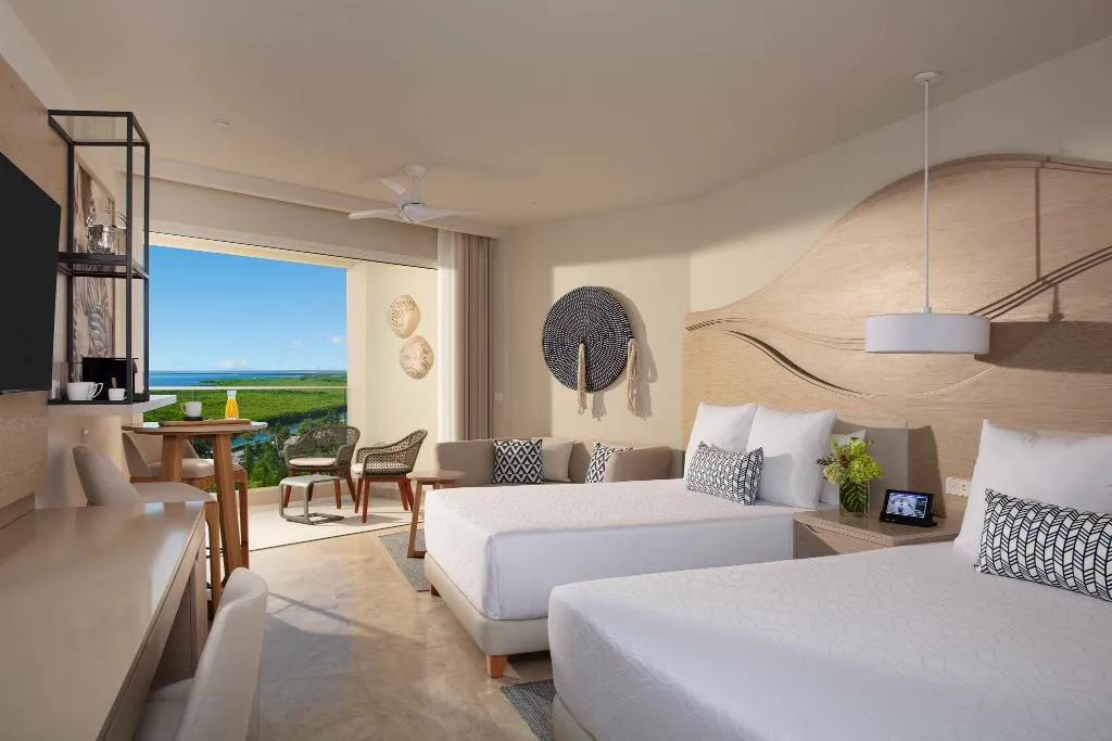 JUNIOR SUITE LAGOON VIEW Room, Breathless Cancun Soul Resort & Spa, Cancun Area
