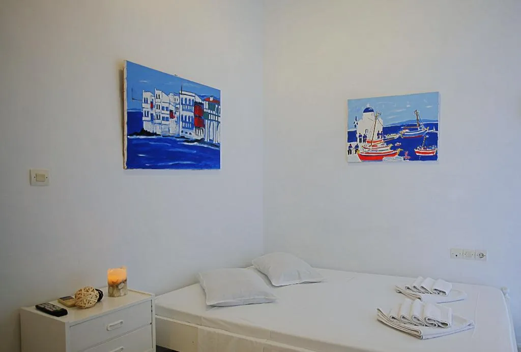 STUDIO CAPACITY 2 Room, Voula's Economy Studios, Mykonos