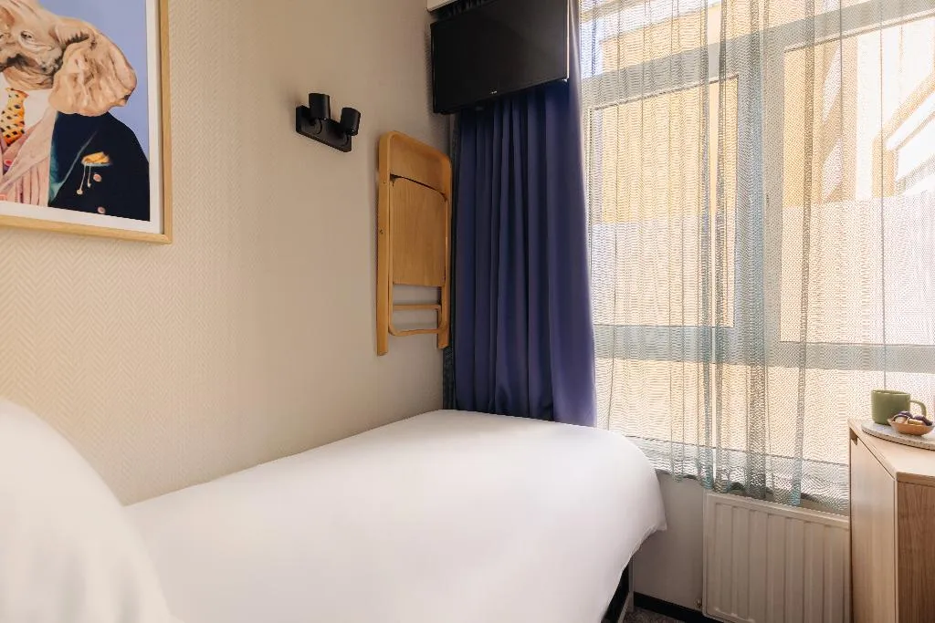 SINGLE ECONOMY Room, Leonardo Hotel Amsterdam Leidse Square, Amsterdam