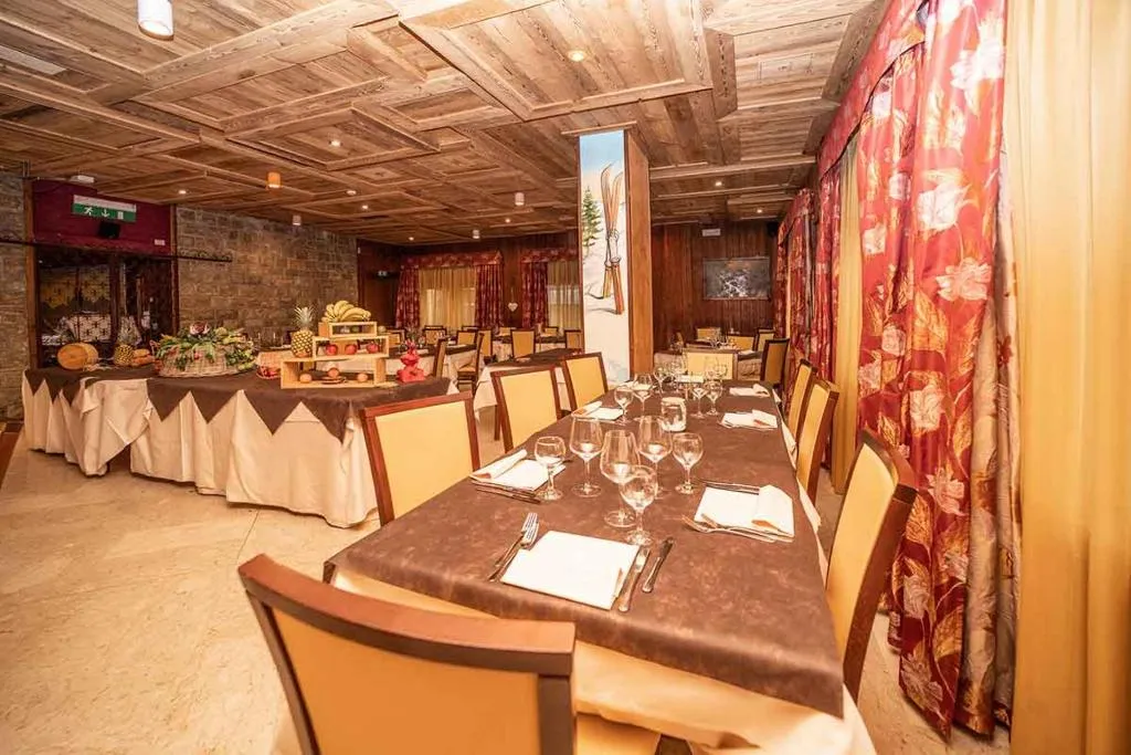 Restaurant, Hotel Gran Baita, Milan